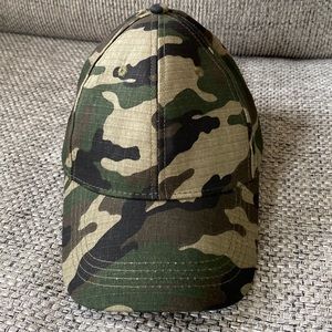 Camo print baseball cap